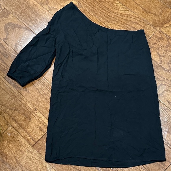 Audrey Black One-Shoulder asymmetrical Dress - Picture 5 of 5